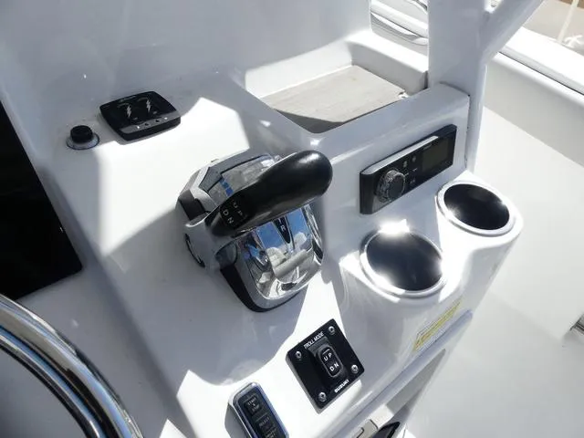 Slide: The Image of Sea Pro 239 2019 - 15