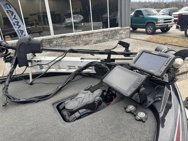 Slide: The Image of 2015 Skeeter ZX 225 boat dashboard with electronic navigation equipment. - 10