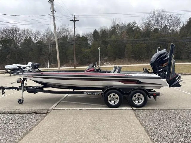 Slide: The Image of 2015 Skeeter ZX 225 bass boat on trailer, parked outdoors. - 16