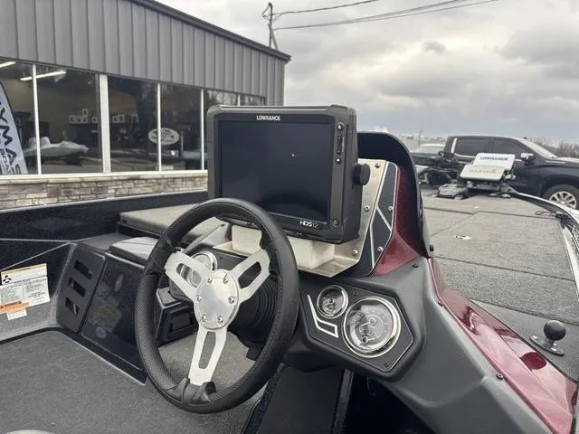 Slide: The Image of 2015 Skeeter ZX 225 boat dashboard with steering wheel and Lowrance HD display. - 7