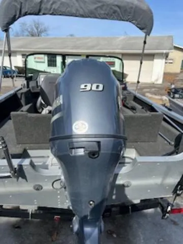 Slide: The Image of Alumacraft COMPETITOR 165 2017 - 8