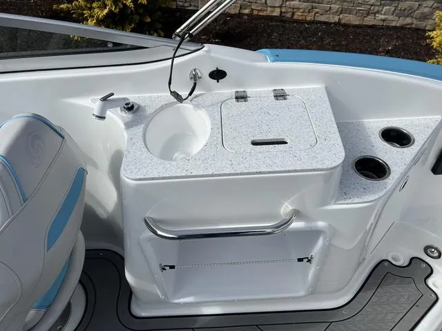 Slide: The Image of Hurricane SunDeck 2400 OB 2025 - 13