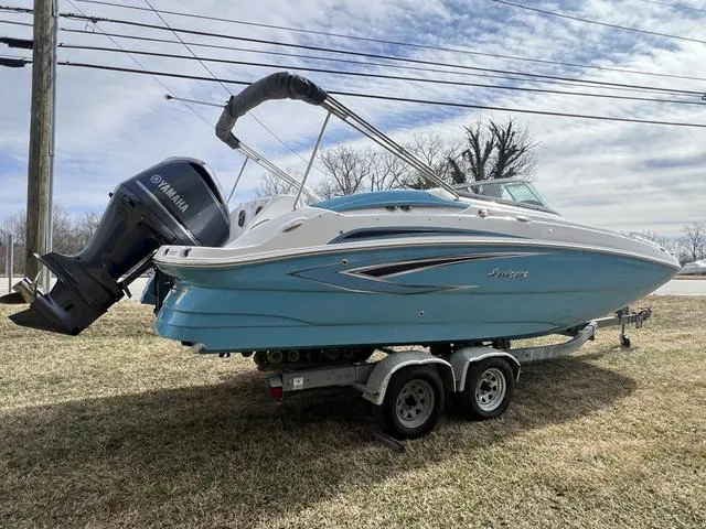 Slide: The Image of Hurricane SunDeck 2400 OB 2025 - 4