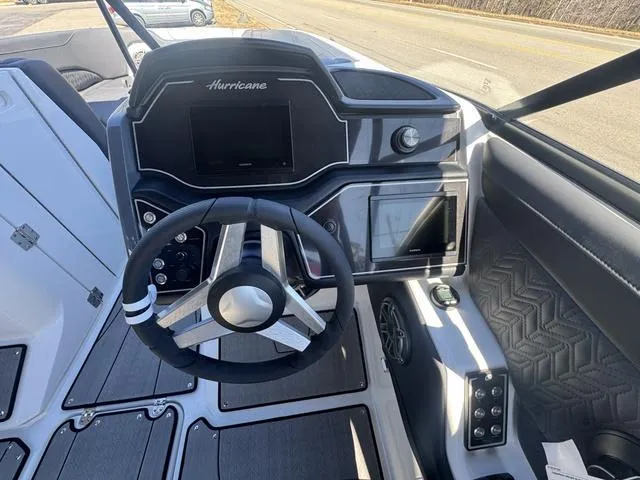 Slide: The Image of Hurricane Sundeck SD 2600 OB 2025 - 10