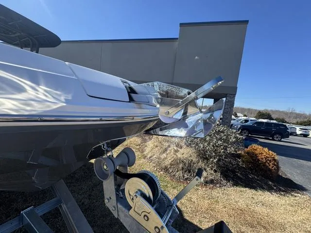 Slide: The Image of Hurricane Sundeck SD 2600 OB 2025 - 17