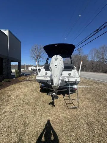 Slide: The Image of Hurricane Sundeck SD 2600 OB 2025 - 3