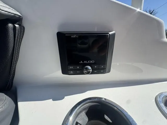 Slide: The Image of Hurricane Sundeck SD 2600 OB 2025 - 5