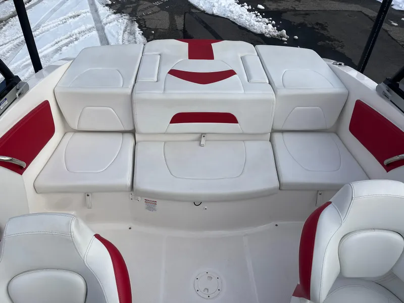 Slide: The Image of 2016 Chaparral 21 H2O boat interior with white and red seating. - 5