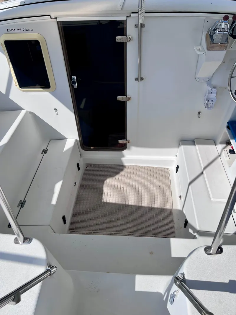 Slide: The Image of 1994 PDQ 32 Classic boat interior with clean white deck and seating area. - 18