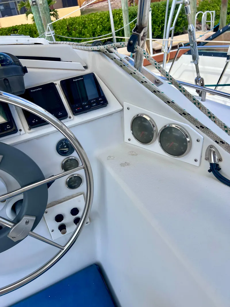 Slide: The Image of Steering wheel and instruments on a 1994 PDQ 32 Classic boat. - 25