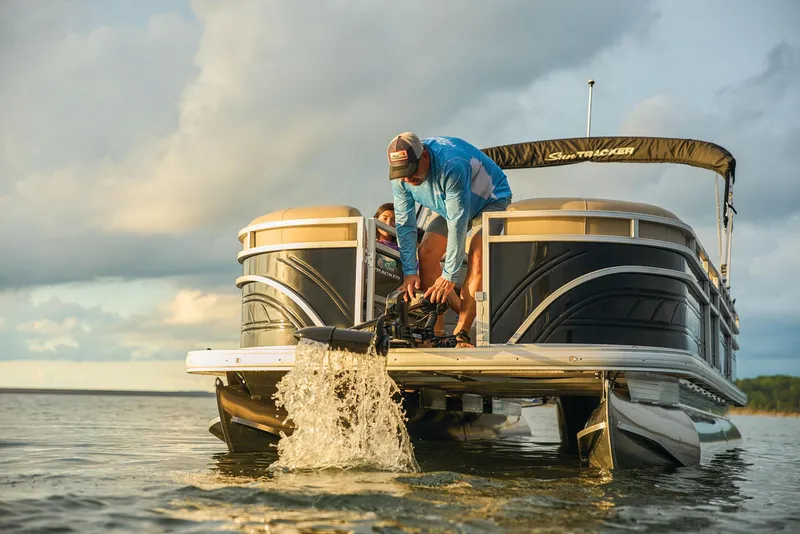 Slide: The Image of Sun Tracker SportFish 22 DLX 2025 - 71