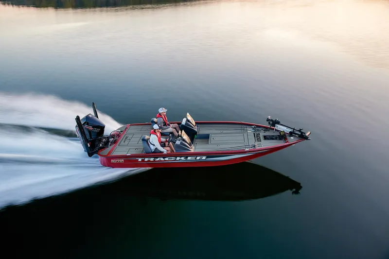 Slide: The Image of Tracker Savage 215 2025 - 65
