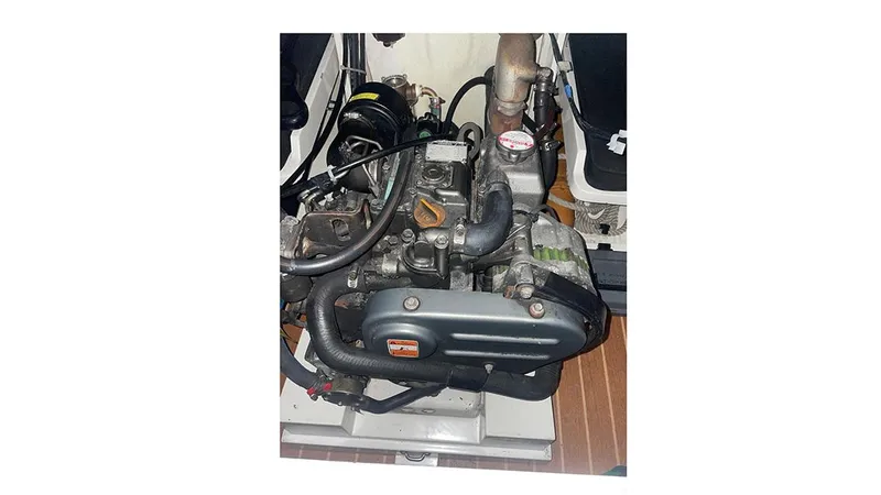 Slide: The Image of Engine of 2012 Columbia Yacht 32, detailed view. - 18