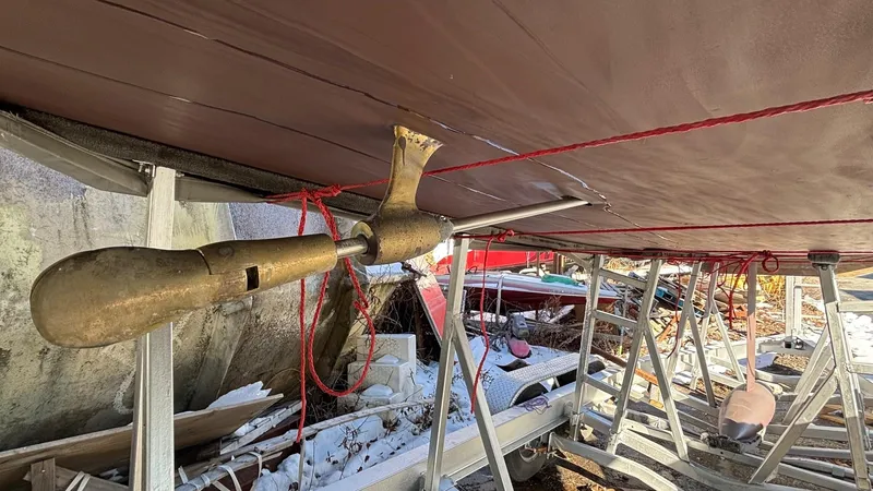 Slide: The Image of Columbia Yacht 32 (2012) propeller and hull on stands, with red ropes visible. - 8