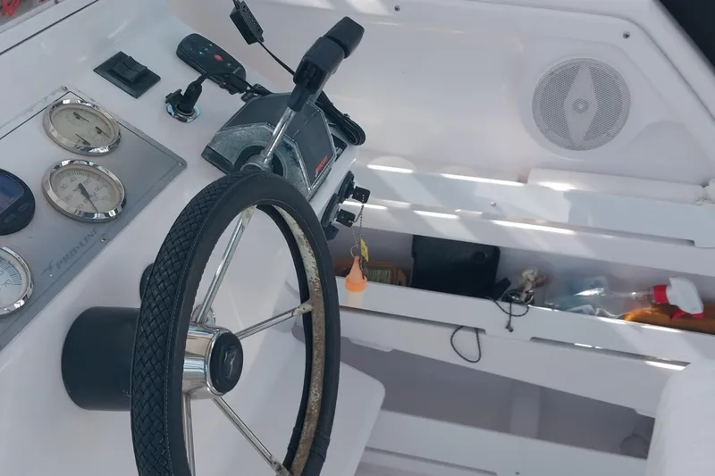 Slide: The Image of Steering wheel and controls of 2000 Pro-Line 2810 Walkaround boat cockpit. - 13