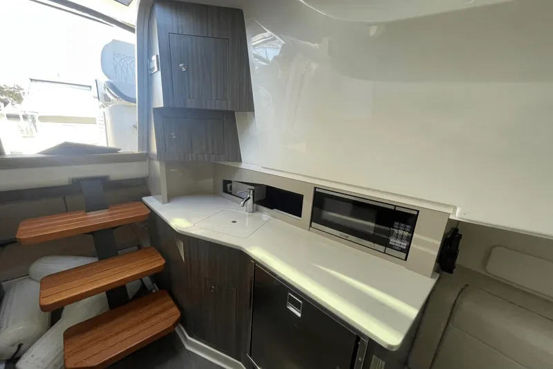 Slide: The Image of Sea Ray Sundancer 370 OB 2022 - 11