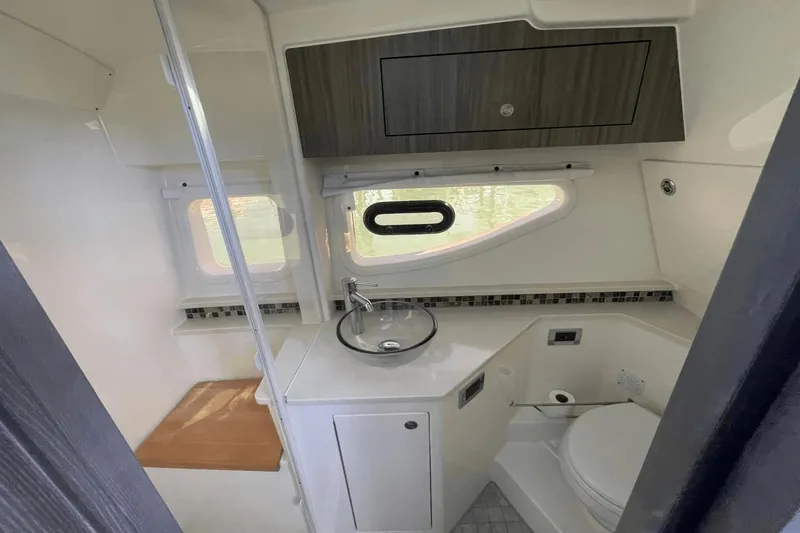 Slide: The Image of Sea Ray Sundancer 370 OB 2022 - 12