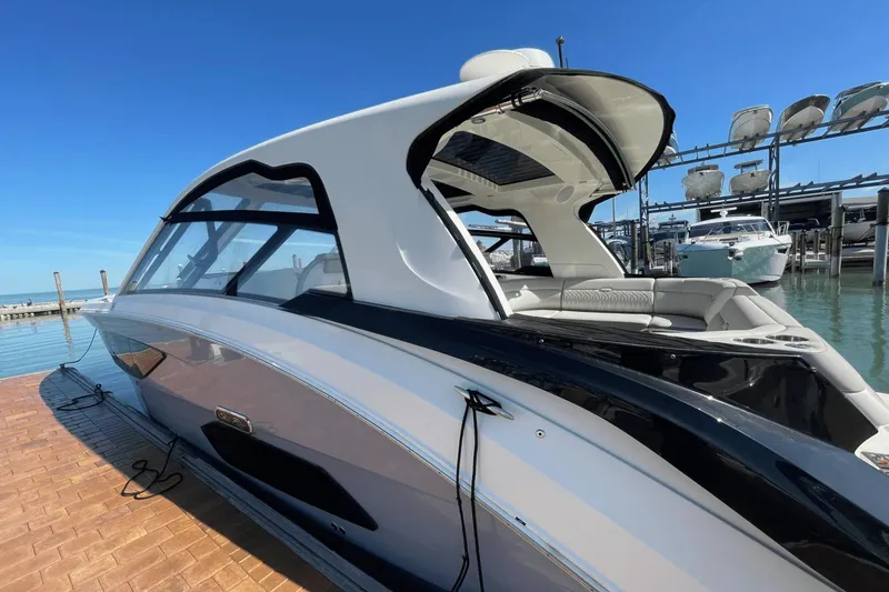 Slide: The Image of Sea Ray Sundancer 370 OB 2022 - 3