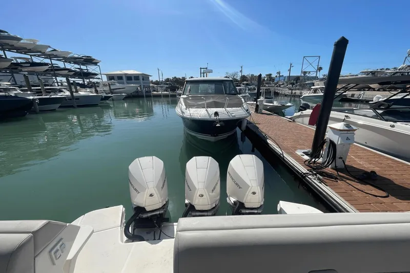 Slide: The Image of Sea Ray Sundancer 370 OB 2022 - 7