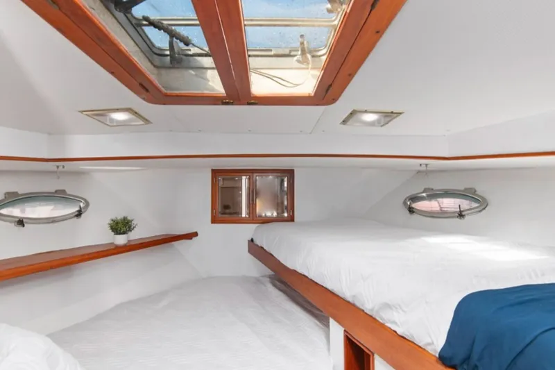 Slide: The Image of Interior cabin of 1989 Lien Hwa Vitesse Yachtfisher with skylight and twin beds. - 27