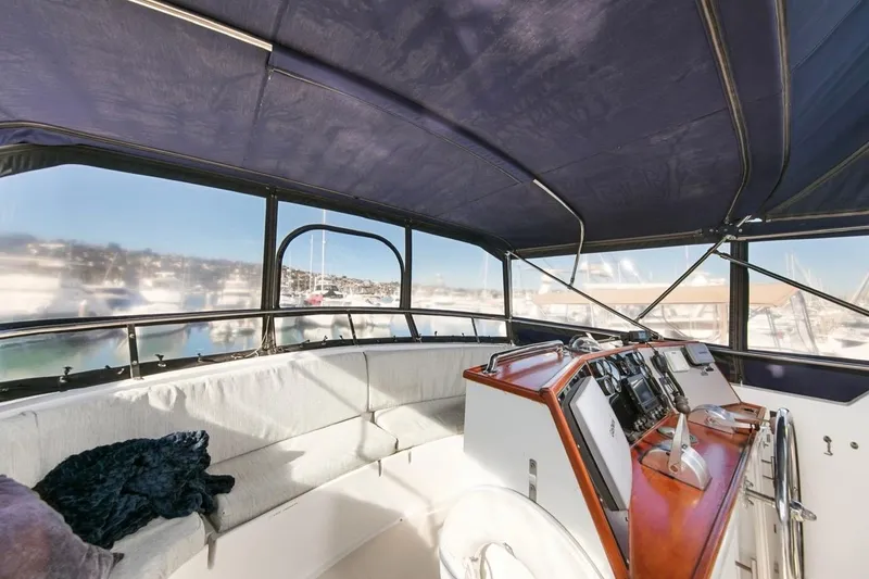 Slide: The Image of 1989 Lien Hwa Vitesse Yachtfisher interior with helm and seating area. - 35