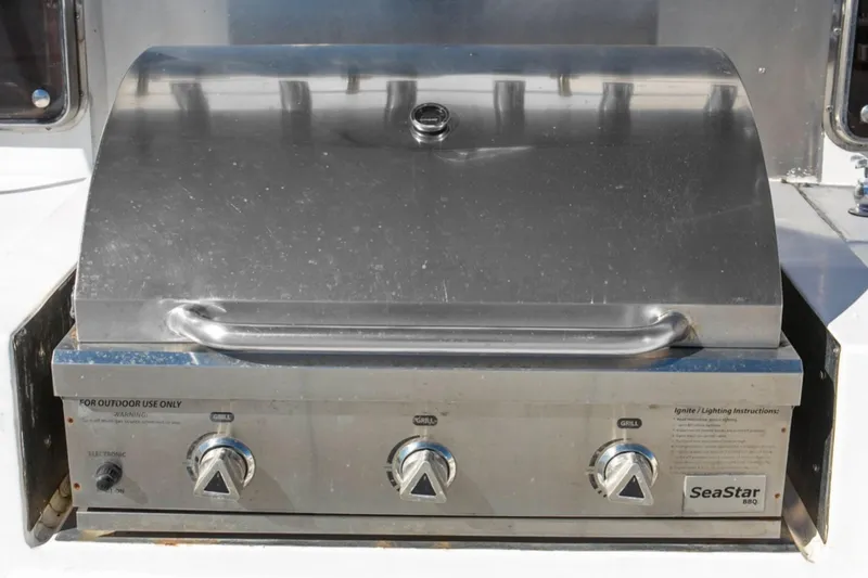 Slide: The Image of Stainless steel SeaStar BBQ grill on 1989 Lien Hwa Vitesse Yachtfisher. - 47