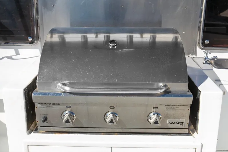 Slide: The Image of Stainless steel SeaStar BBQ grill on 1989 Lien Hwa Vitesse Yachtfisher. - 48