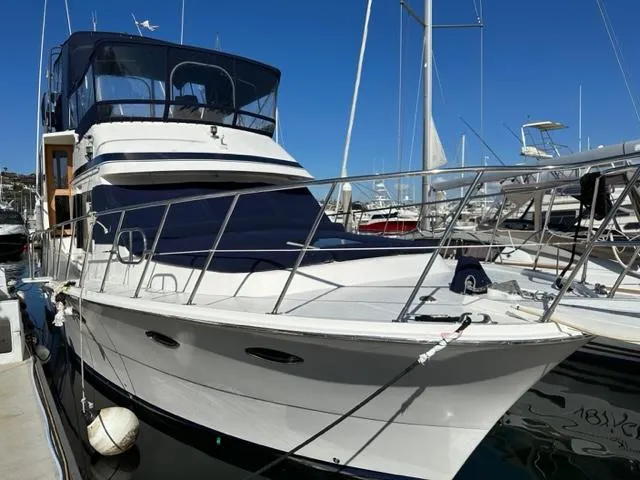Slide: The Image of 1989 Lien Hwa Vitesse yacht docked at marina under clear blue sky. - 5