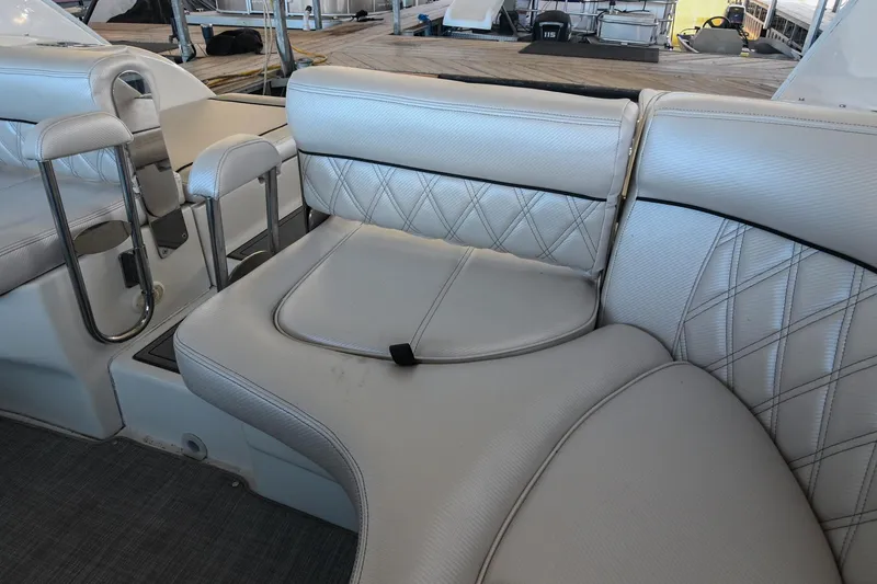 Slide: The Image of 2004 Cobalt 360 boat interior with white leather seating and diamond stitching. - 29