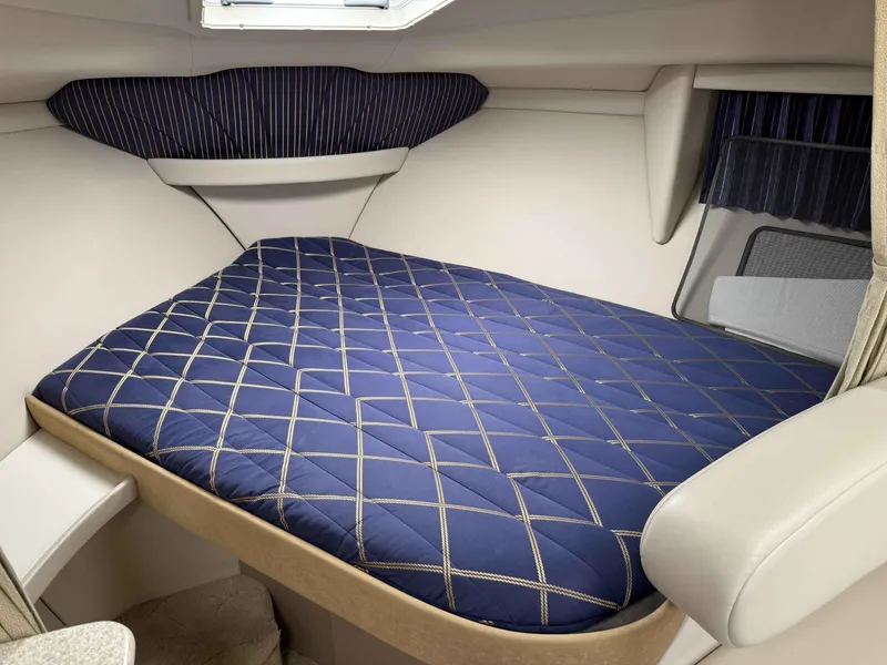 Slide: The Image of Formula 31 Performance Cruiser 2003 - 13