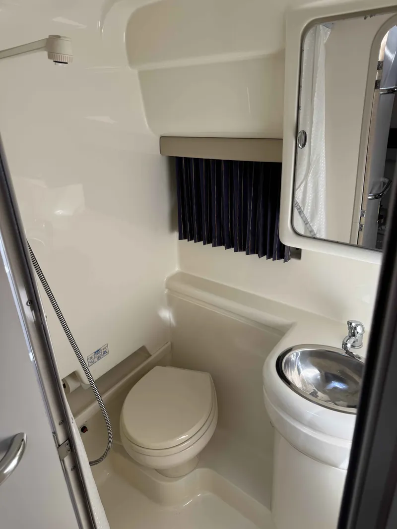 Slide: The Image of Formula 31 Performance Cruiser 2003 - 15