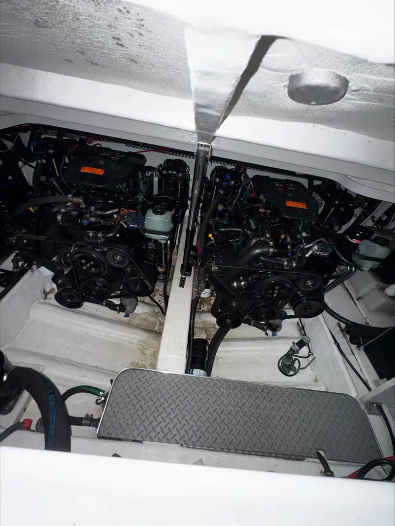 Slide: The Image of Formula 31 Performance Cruiser 2003 - 4