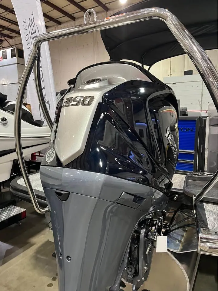 Slide: The Image of 2025 Bennington M 24 Fastback SE with powerful 350 engine, showcased indoors. - 12