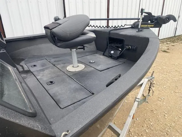 Slide: The Image of 2009 Xpress DVX175 boat interior with swivel seat and storage compartments. - 6