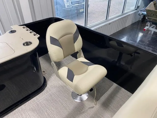 Slide: The Image of 2025 SunCatcher Select 322RF boat interior with beige and gray captain's chair. - 10