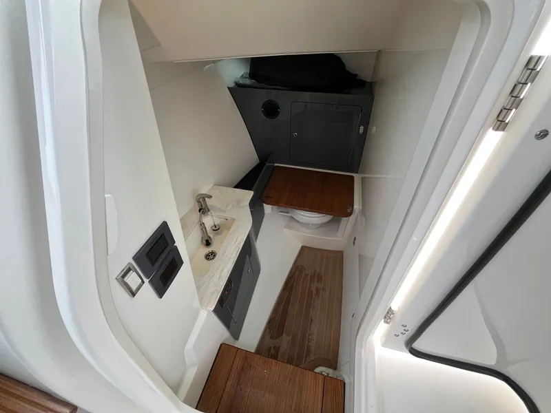 Slide: The Image of Boston Whaler 330 Vantage 2026 - 30