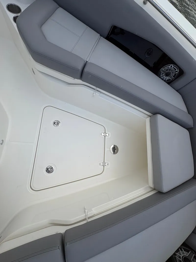 Slide: The Image of Boston Whaler 360 Outrage 2026 - 51