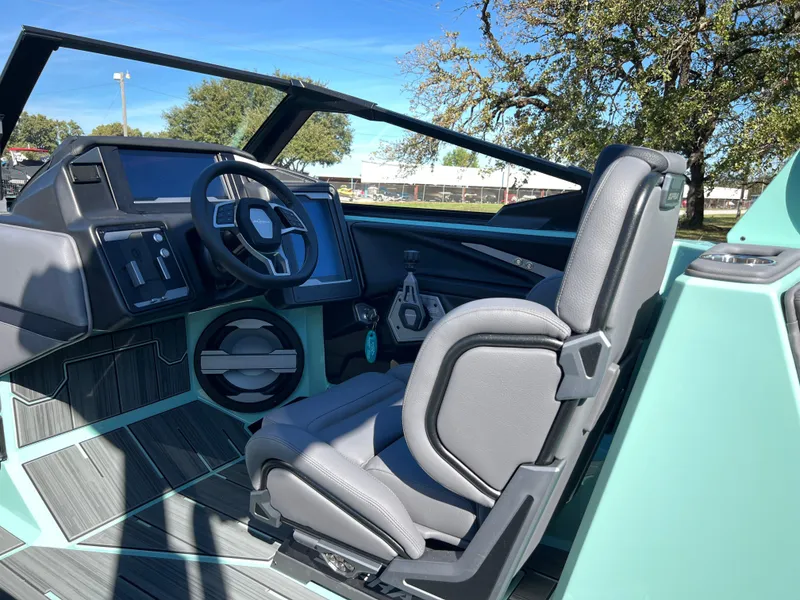 Slide: The Image of 2025 SUPRA SA 450 - Image 18 - 18