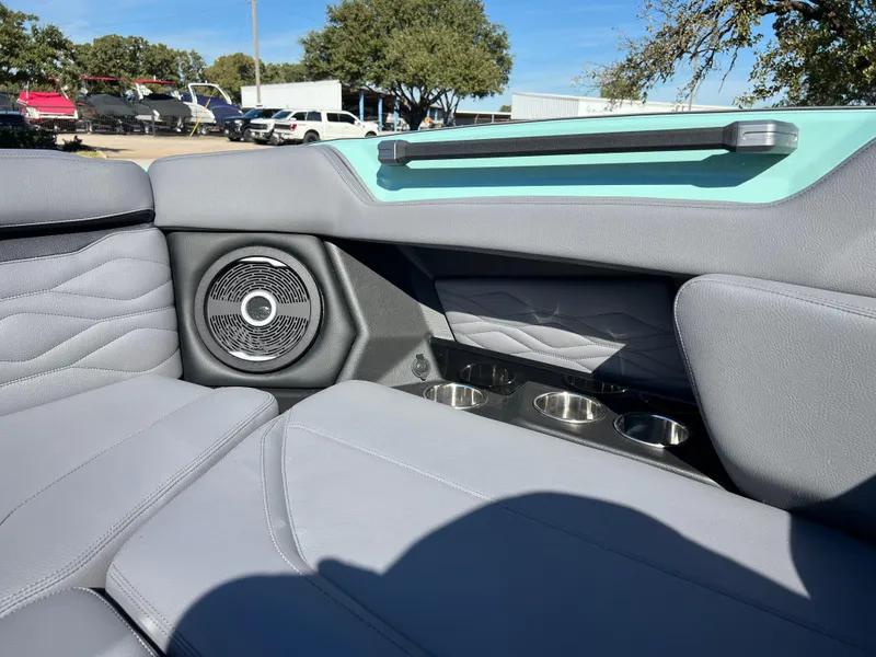 Slide: The Image of 2025 SUPRA SA 450 - Image 24 - 24