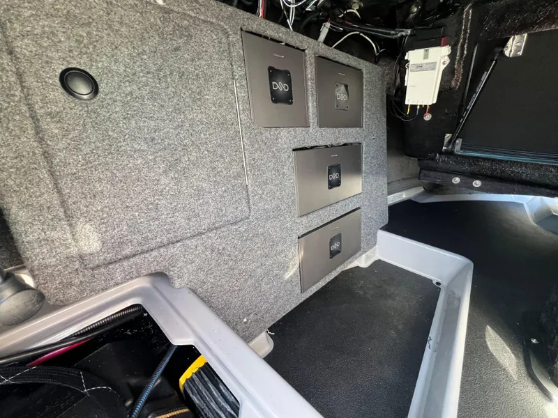 Slide: The Image of 2025 SUPRA SA 450 - Image 32 - 32