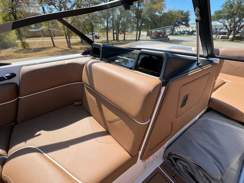 Slide: The Image of 2024 MOOMBA KAIYEN - Image 15 - 15