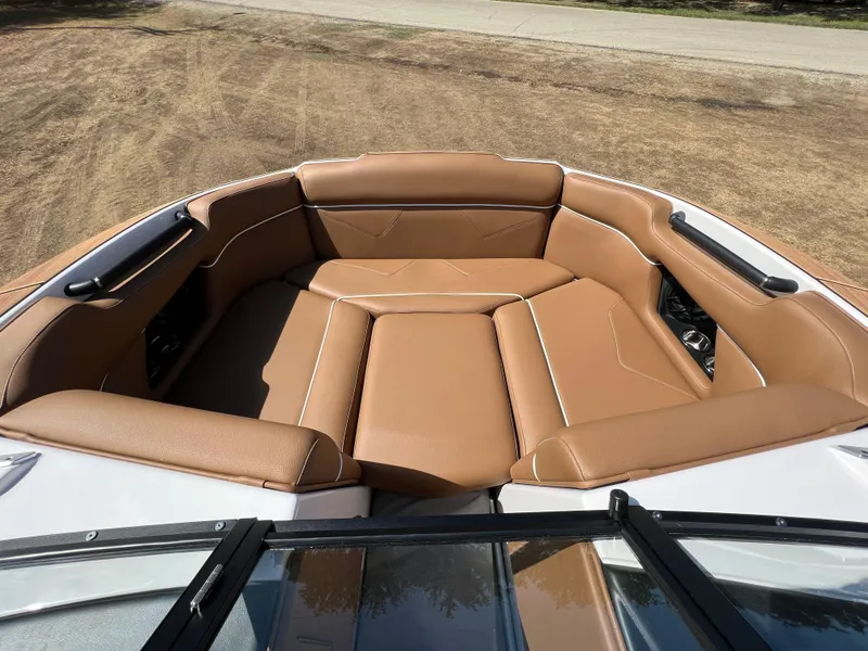 Slide: The Image of 2024 MOOMBA KAIYEN - Image 21 - 21