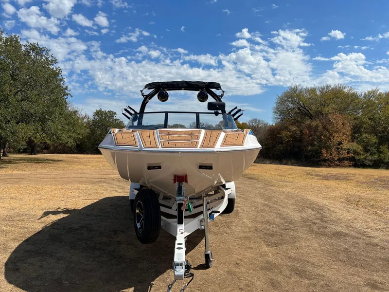 Slide: The Image of 2024 MOOMBA KAIYEN - Image 3 - 3