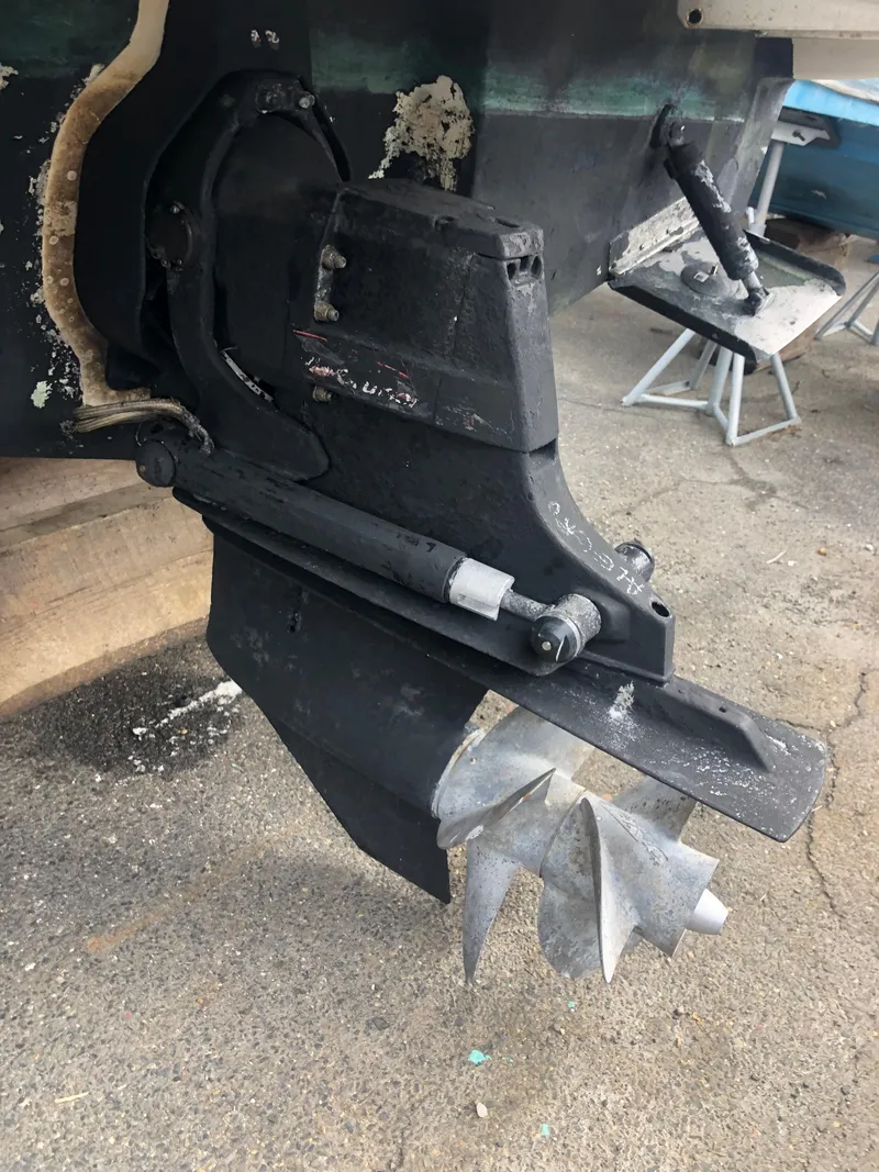 Slide: The Image of Close-up of 2007 Sea Ray 240 Sundancer boat propeller and stern drive. - 21