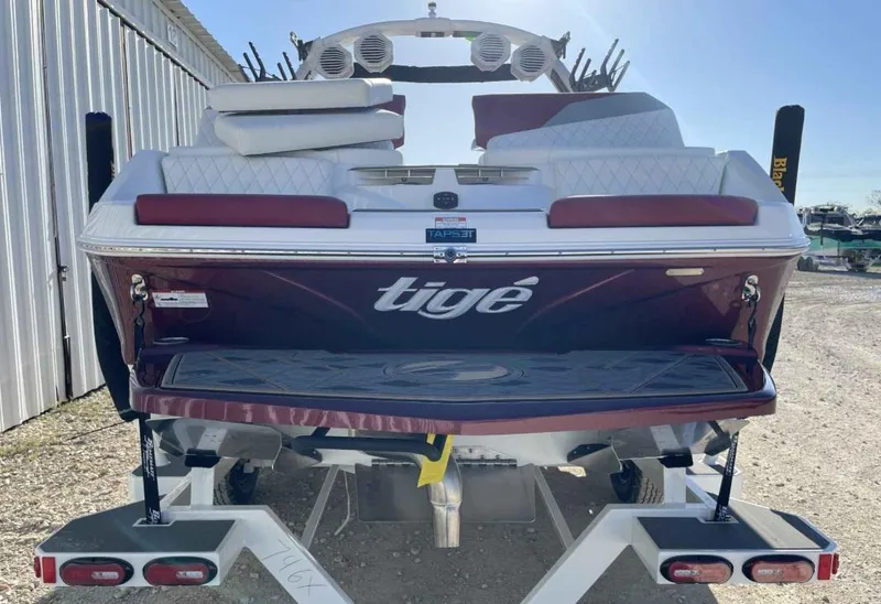 Slide: The Image of 2024 Tigé Z3 boat rear view, featuring sleek design and modern amenities. - 5