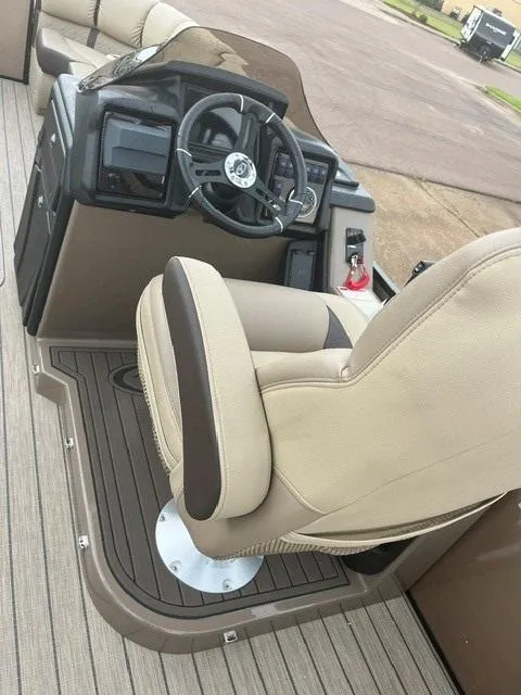 Slide: The Image of 2025 Veranda PV25RCT boat cockpit with beige captain's chair and steering console. - 3