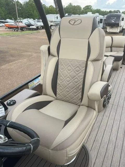 Slide: The Image of 2025 Veranda PV25RCT boat seat with beige and black upholstery, featuring a quilted design. - 8