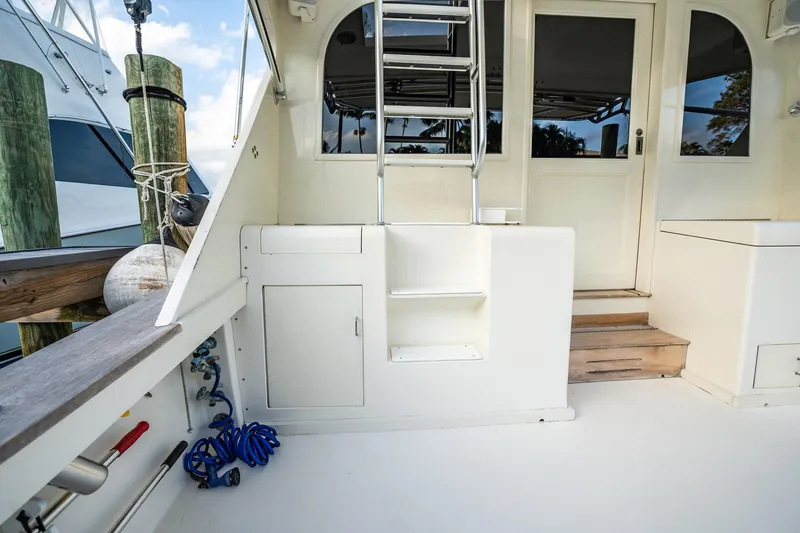 Slide: The Image of 1989 Post 43 Convertible yacht deck with storage and ladder. - 19