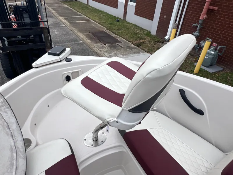 Slide: The Image of 2016 Tahoe 450 TF boat seat with white and maroon upholstery. - 16
