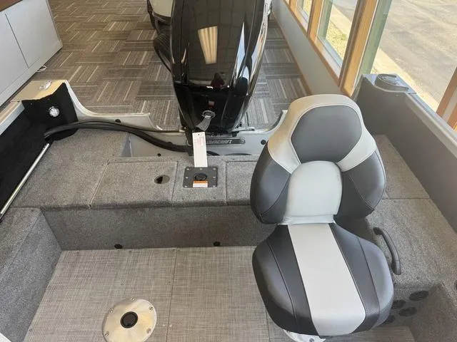 Slide: The Image of Alumacraft Competitor 165 SC 2024 - 5